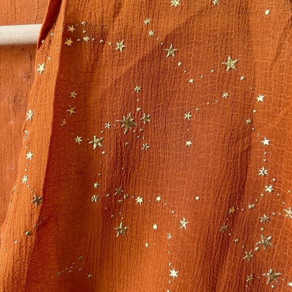 Front Tie Crop Top - Picture 2 of 3